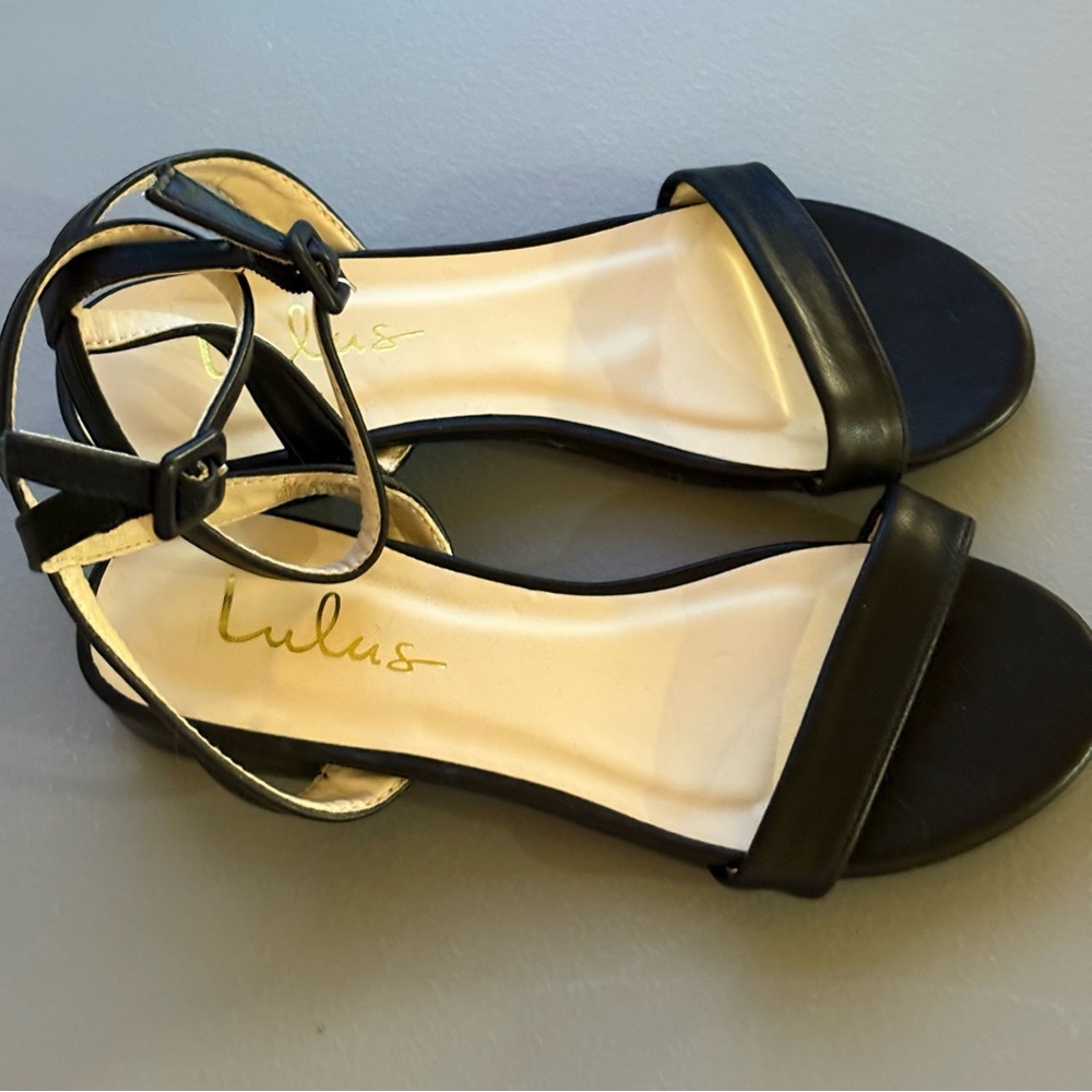 Lulus ankle strap flat sandals size 5
